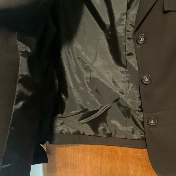 2-Piece Peplum Blazer & slim Skirt w/accordion bottom detail. Emma James Sz 16 - Picture 7 of 7